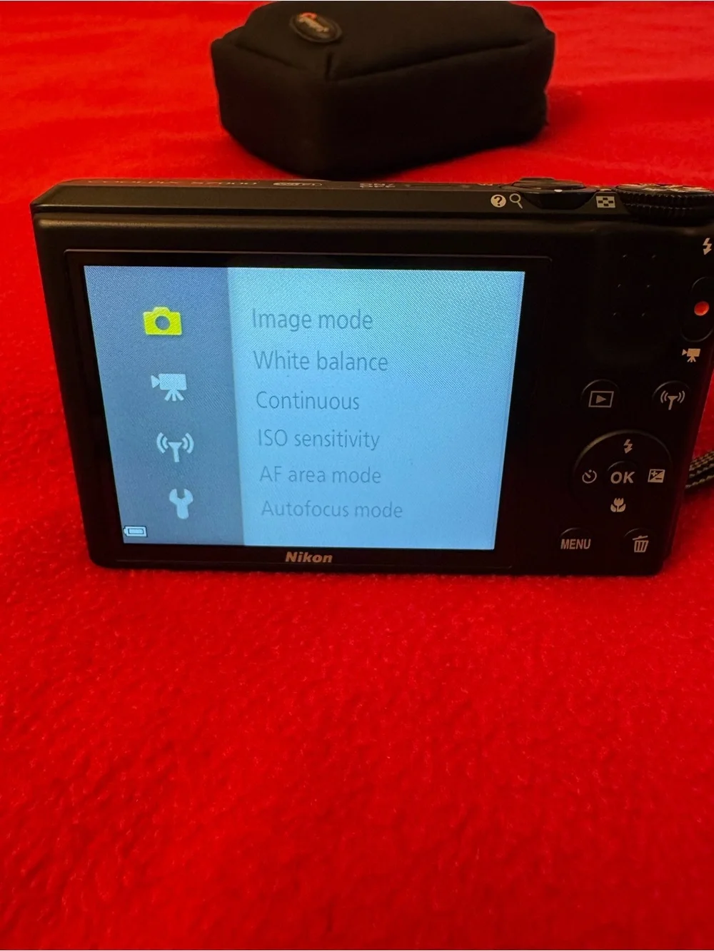 Nikon COOLPIX S7000 BLACK 16.0MP Digital Camera 20x Optical Zoom -Works